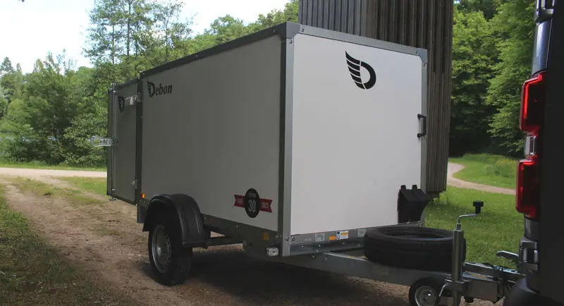 Fourgon simple essieu Roadster 220 Debon Trailers vue arrière